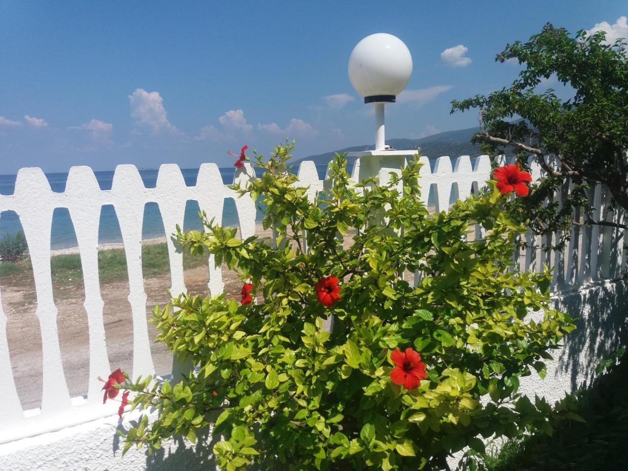 Villa Per Mare Loutra Oraias Elenis Exterior foto